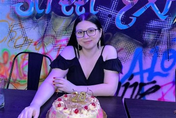Celebrando el cumpleaños de Sharon Romero