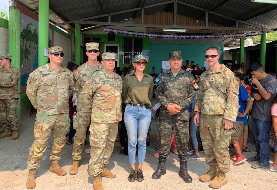 La Embajada de EEUU y la Fuerza de Tarea Conjunta Bravo se asocian con Ministerio de Salud para brigada médica