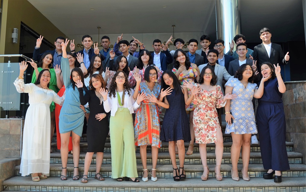 Generación 2023 de la Florencia Bilingual School celebra su senior breakfast