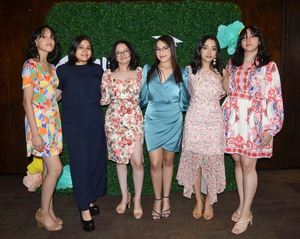Generación 2023 de la Florencia Bilingual School celebra su senior breakfast