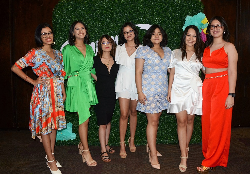 Generación 2023 de la Florencia Bilingual School celebra su senior breakfast