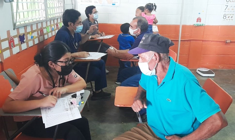 105 Brigada de Infantería benefician a miles de pobladores de El Zapotal con brigada médica