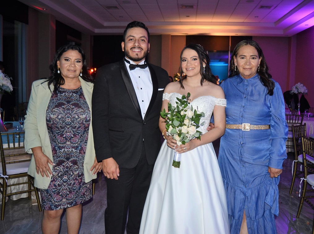 Erika Tatiana y Jorge Flavio se dieron el “si acepto” en una boda íntima y llena de encanto