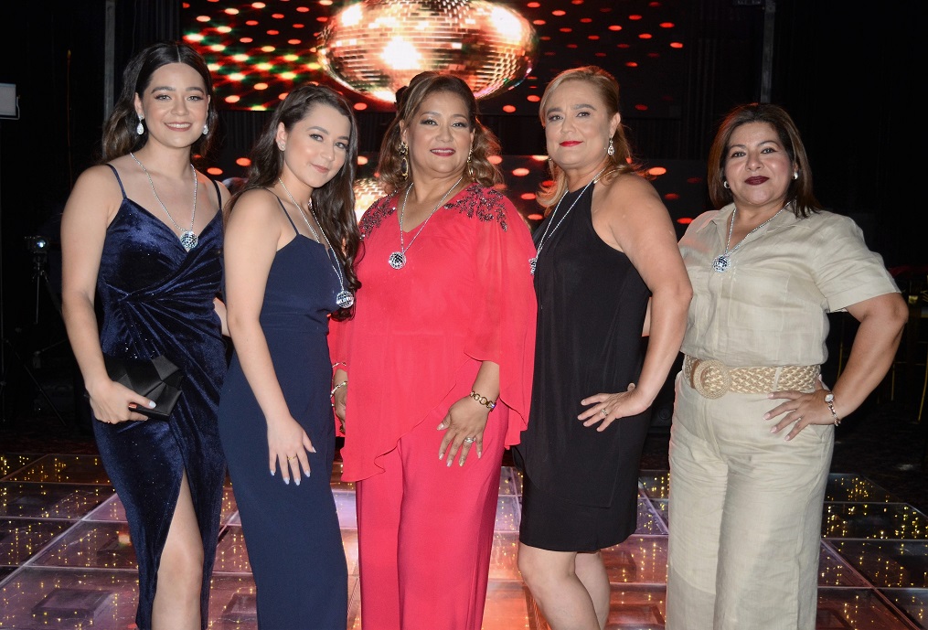 Una noche de Disco Party en el cumpleaños de Karen de Brito