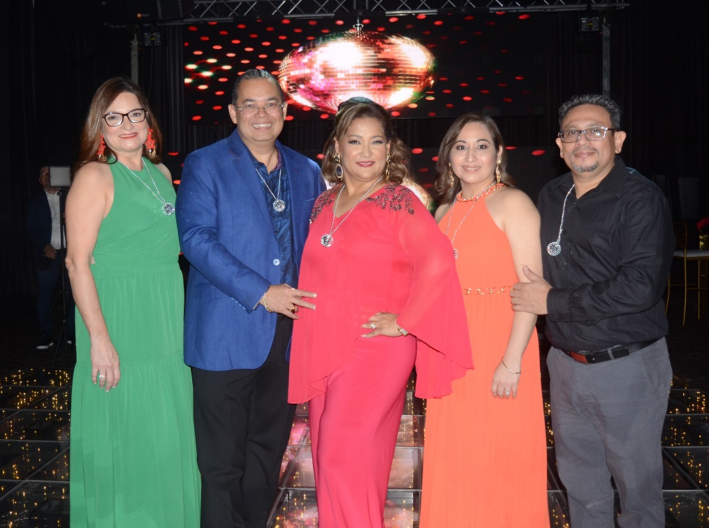 Una noche de Disco Party en el cumpleaños de Karen de Brito
