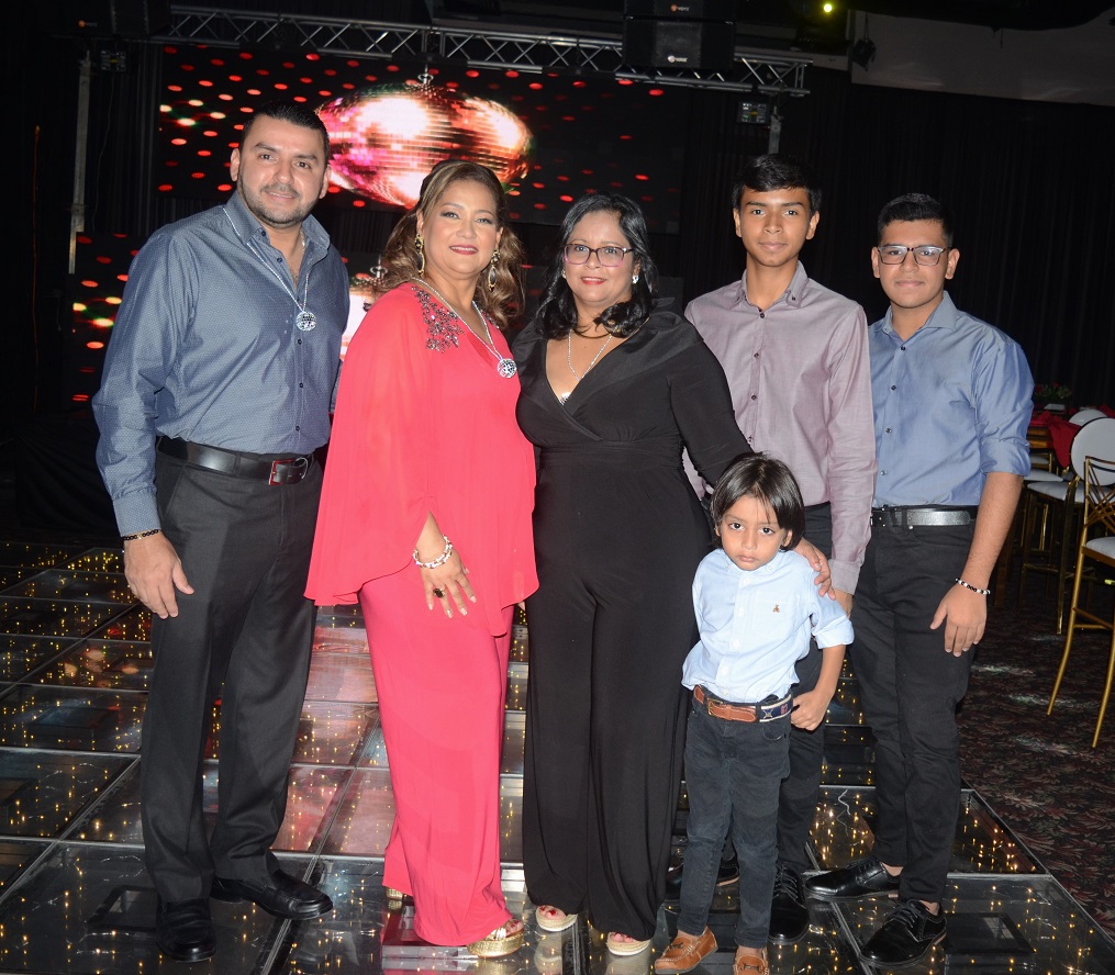 Una noche de Disco Party en el cumpleaños de Karen de Brito
