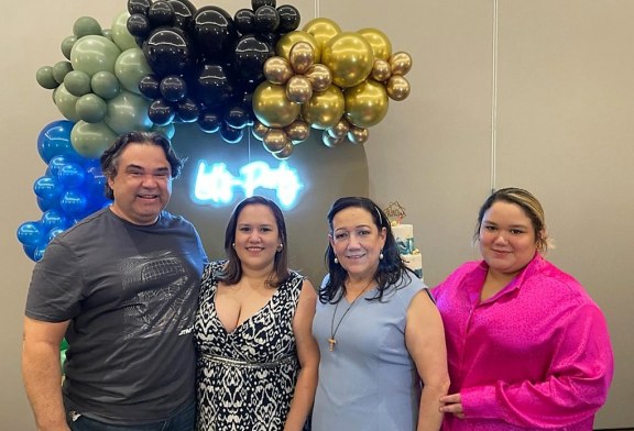 Sorprenden a Modesto Hernández con almuerzo de cumpleaños