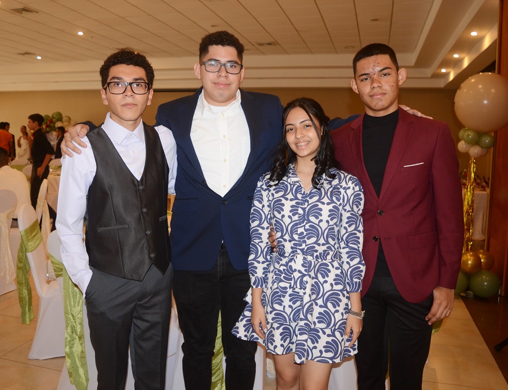 Juniors del Happy New Dawn ofrecen fraternal despedida a seniors 2023 