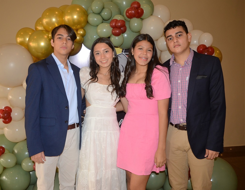 Juniors del Happy New Dawn ofrecen fraternal despedida a seniors 2023 