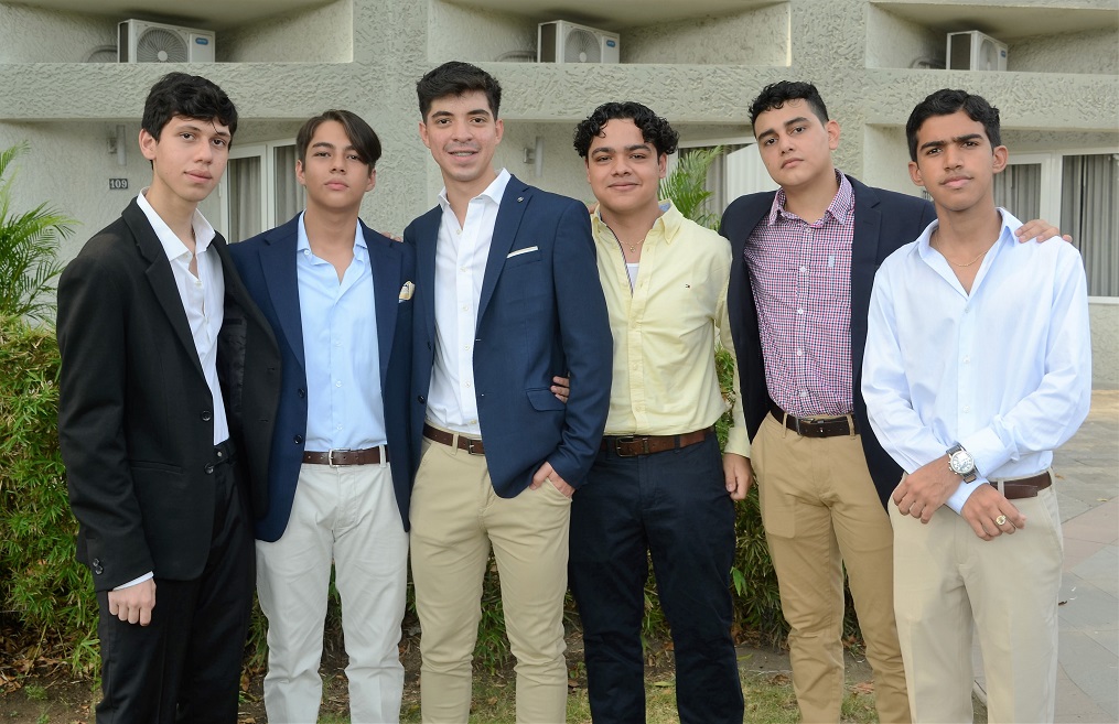 Juniors del Happy New Dawn ofrecen fraternal despedida a seniors 2023 