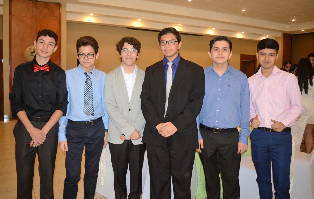Juniors del Happy New Dawn ofrecen fraternal despedida a seniors 2023 