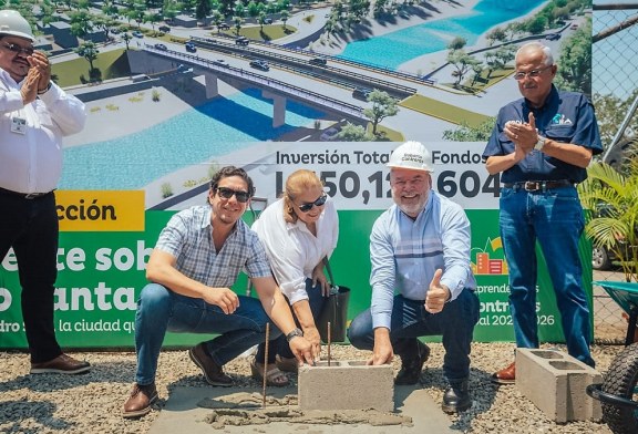 Colocan primera piedra del nuevo puente sobre río Santa Ana en prolongación bulevar Jardines del Valle