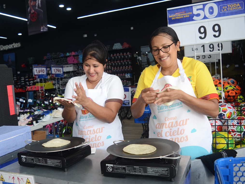 Anuncio oficial del Baleada Fest: representantes de las empresas patrocinadoras.