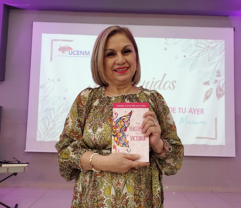 La escritora Magie de Cano ofrece conferencia y presenta sus obras literarias en Honduras