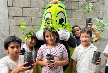 Supermercados Colonial celebró el Día del Árbol con escolares de Armenta