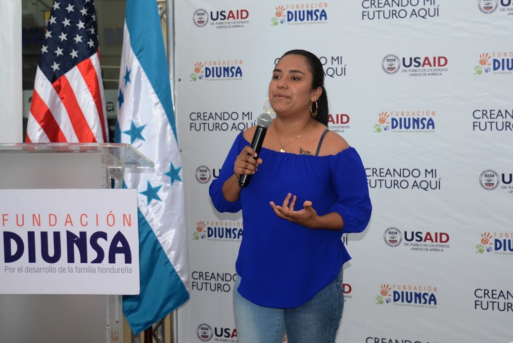 USAID, a través del proyecto Creando Mi Futuro Aquí y Fundación DIUNSA entregan de kits de emprendimiento a un grupo de mujeres