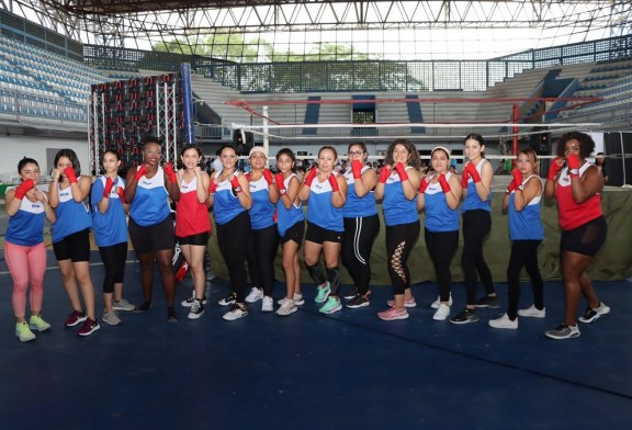 Mujeres sampedranas son certificadas en la disciplina Kickboxing