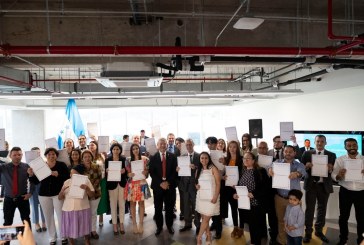 33 ciudadanos extranjeros de trece países adquieren la nacionalidad hondureña