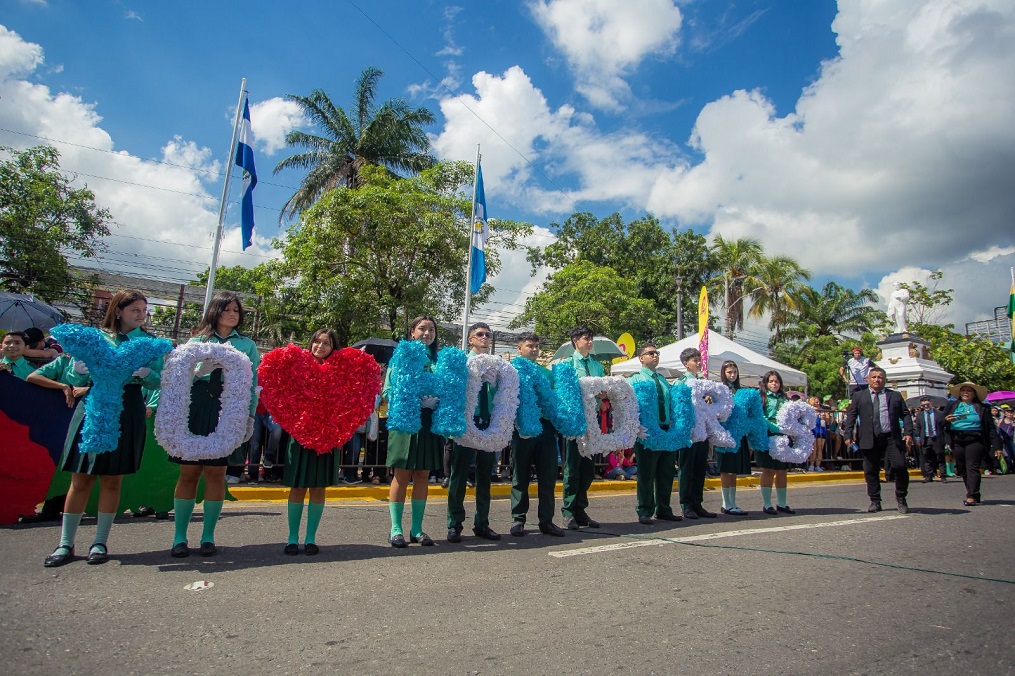 Fervor y civismo en desfile conmemorativos al 202 Aniversario de Independencia Patria