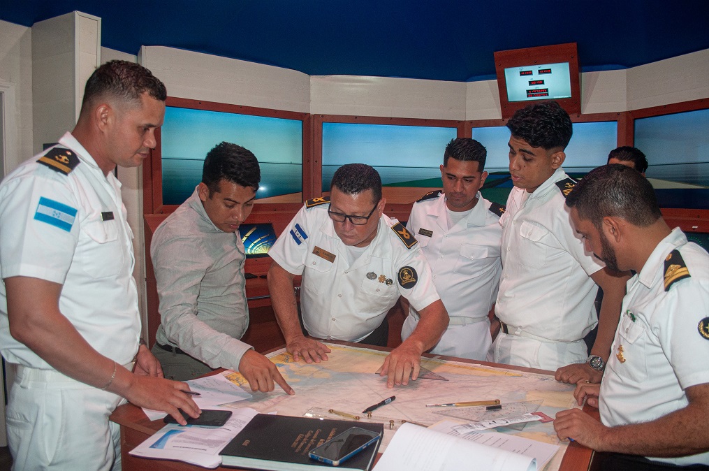 Estudiantes de Gestión Portuaria y Transporte Marítimo de UCENM realizan defensa profesional 