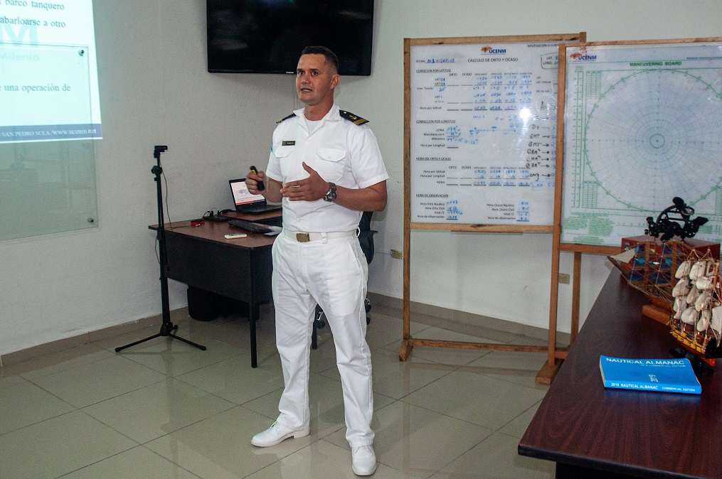 Estudiantes de Gestión Portuaria y Transporte Marítimo de UCENM realizan defensa profesional 