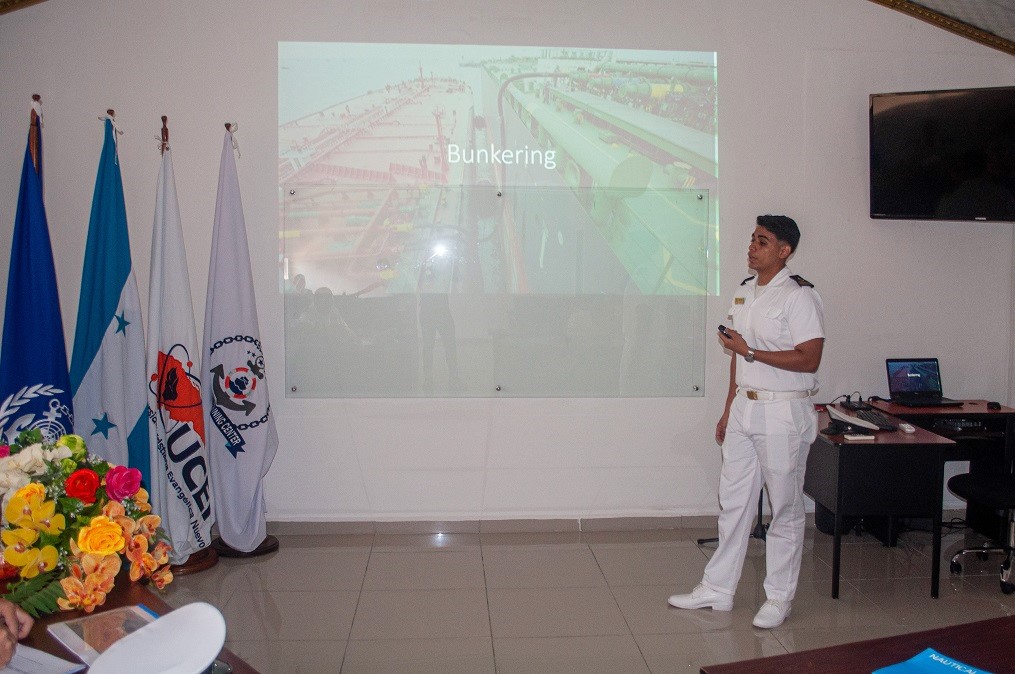 Estudiantes de Gestión Portuaria y Transporte Marítimo de UCENM realizan defensa profesional 