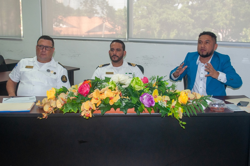 Estudiantes de Gestión Portuaria y Transporte Marítimo de UCENM realizan defensa profesional 