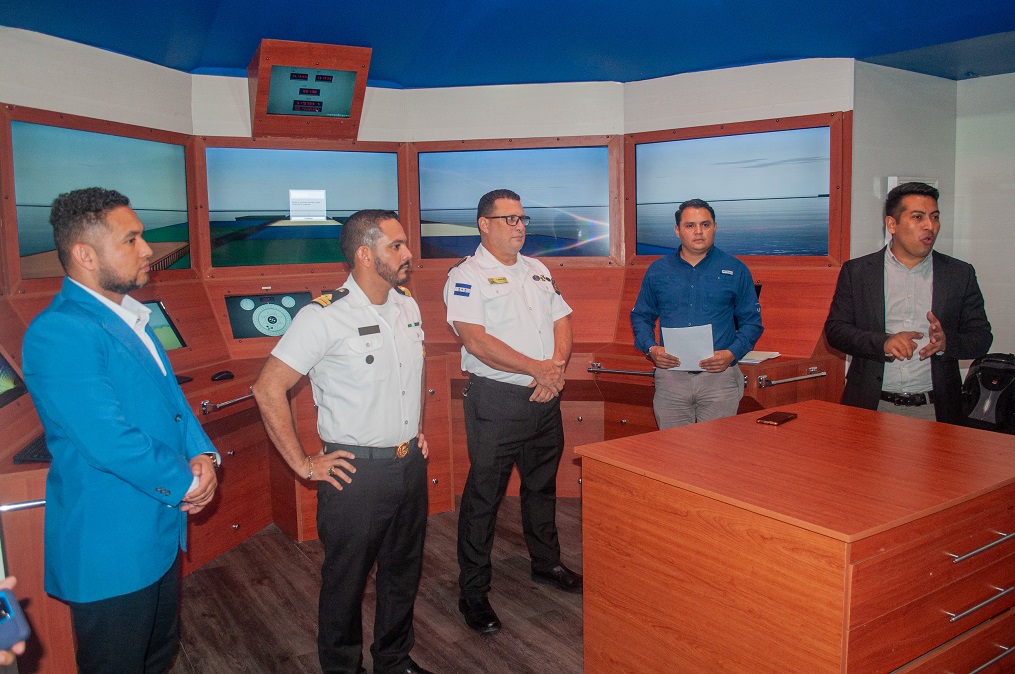 Estudiantes de Gestión Portuaria y Transporte Marítimo de UCENM realizan defensa profesional 
