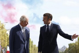 El rey Carlos III inicia su primera visita de Estado a Francia donde fue recibido por Macron