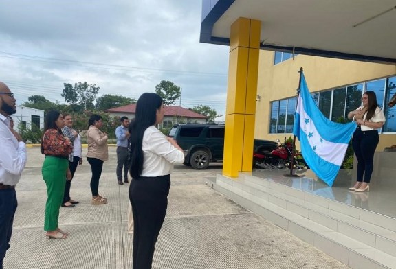 Conmemoran Día de la Bandera Nacional en Campus UCENM de La Entrada Copan