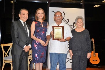 Grupo Tribu y Banpaís brindan homenaje al Padre Melo y honran la memoria de Paco Medina