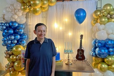 Múltiples celebraciones de cumpleaños para Mario Antonio Mena