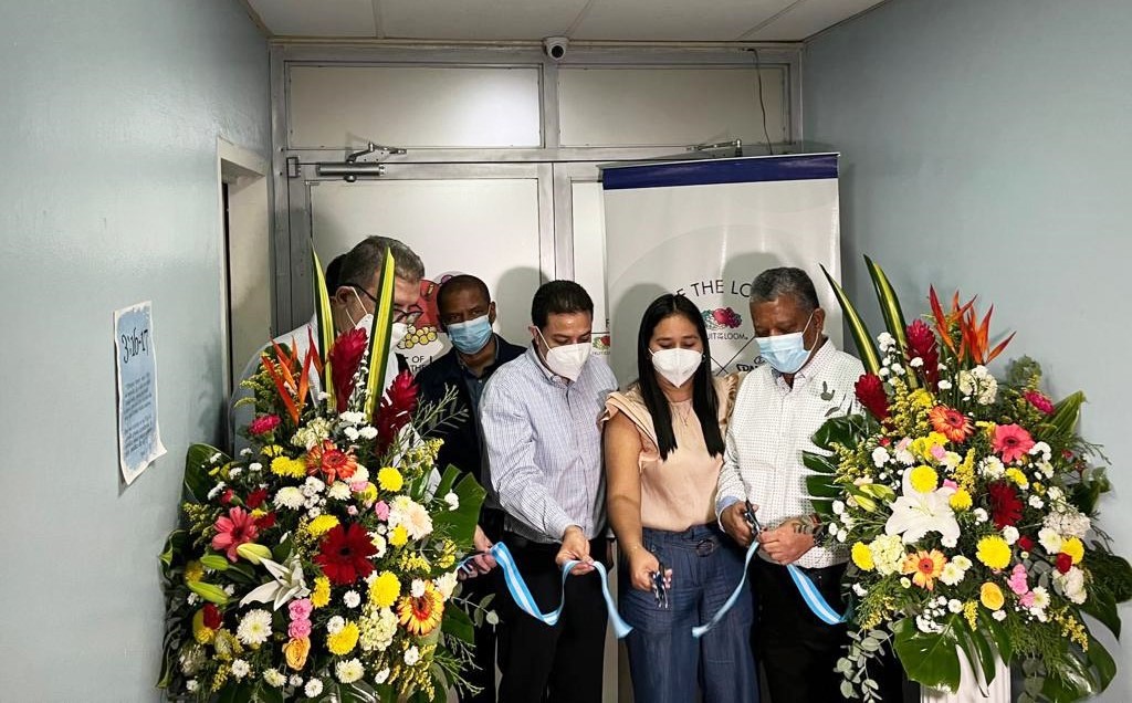 Fruit of The Loom remodela y climatiza sala de ortopedia del hospital de El Progreso