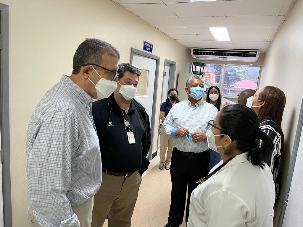 Fruit of The Loom remodela y climatiza sala de ortopedia del hospital de El Progreso