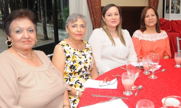 Carmen Suyapa de Moreno,Lila Ucles,Lida Armijo y Gladys Armijo.