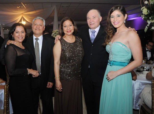 Denia y Juan Baron, Margarita y Nolberto Pineda y Sara Fajardo.