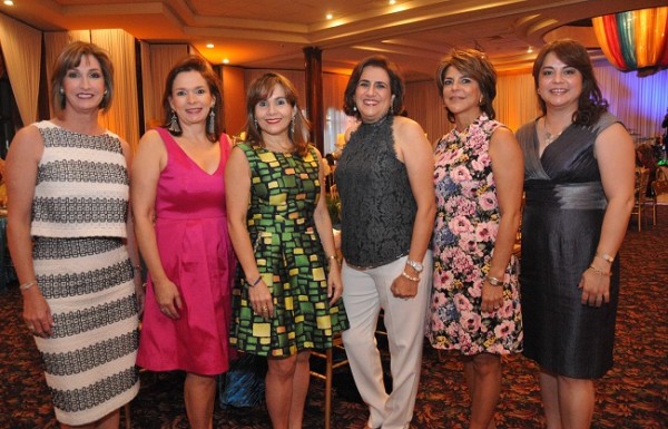 Susana de Jarufe, Rosemary de Andonie, Helena de Faraj,Claudia Alvir, Gachy Larach e Irma Molina.