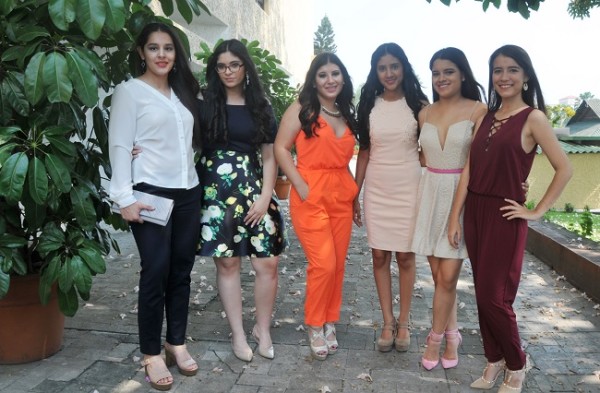 Alisson Orellana, Valeria Jaar, Laura Orellana, Silvia Gutierrez, Kiara Mayorga y Cinthya Wills.