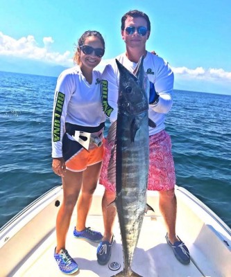 Blanca Murphy con su adorado novio de pesca.