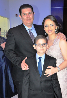 Carlos Corrales, Claudia Aguilar y Carlos Corrales.