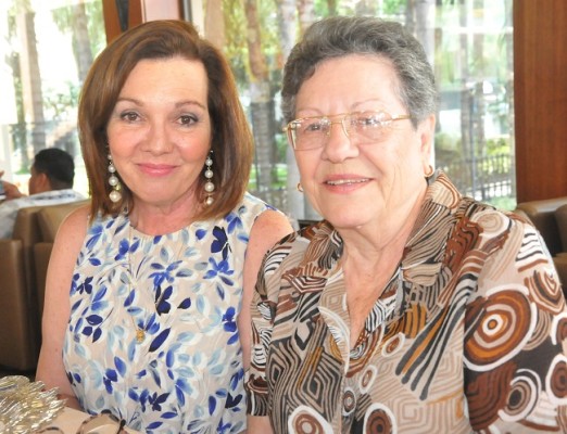 Coty Barletta y Olga de Prieto.