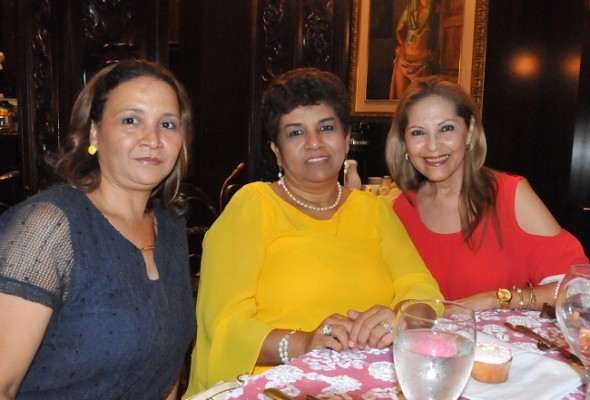 Elisa Borjas, Elsy de Aguiluz y Sonia Paz.