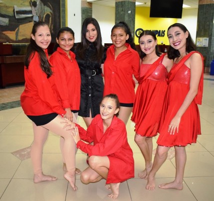Bailarinas del Centro Cultural Infantil.