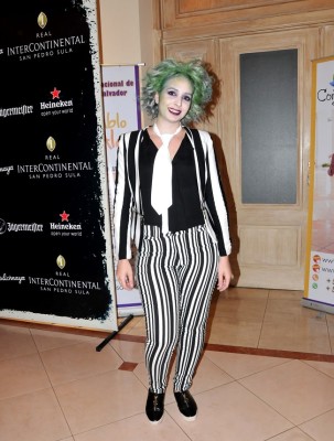 Beetlejuice (Margarita Handal) celebrando Halloween