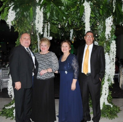 Carlos Ochoa, Jenny de Ochoa, Griselda Turcios y Oscar Turcios