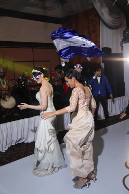 ¡La alegría del Carnaval invadió la atmósfera de la fiesta! de bodas