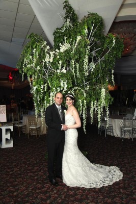 Carol y Marlon....muy felices en su noche de bodas