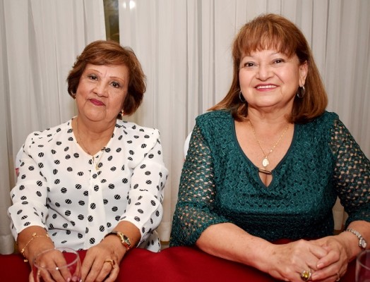 Consuelo Consuegra y Mary de Gallardo.