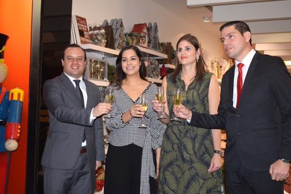 Ejecutivos de Tiendas Aliss y Mall Multiplaza, brindaron por la apertura de su nueva sucursal