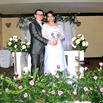 Los recien casados: Rony Hernández y Claudia Mendoza
